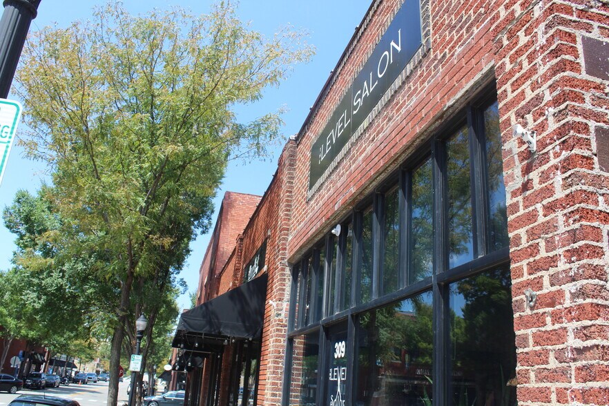 More Photos Of 309 SE Douglas St, Lee's Summit Storefront For Lease