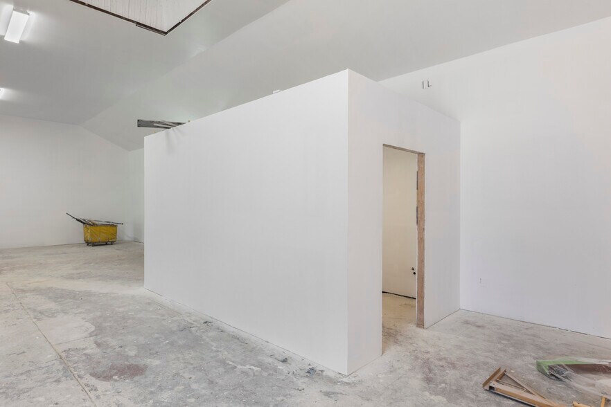 More Photos Of 2974-2996 Macarthur Blvd, Oakland Storefront For Lease