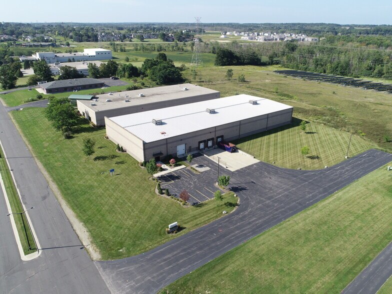More Photos Of 591 N Dekora Woods Blvd, Saukville Unknown For Lease