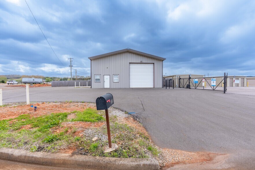 More Photos Of 159 Mitch Ave, Tuscumbia Self Storage For Lease
