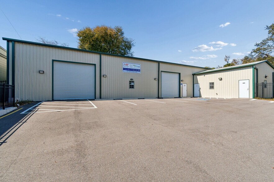 More Photos Of 2820 N 34th St, Tampa Warehouse For Lease