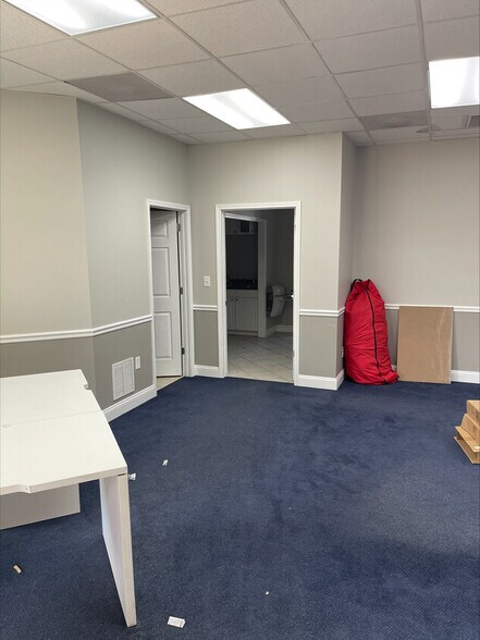More Photos Of 913 Gulf Breeze Pky, Gulf Breeze Storefront Retail Office For Sale
