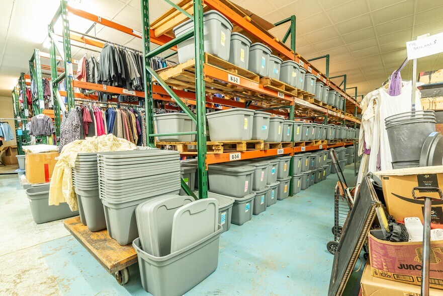More Photos Of 1430 Willis Dr, Bloomington Warehouse For Sale