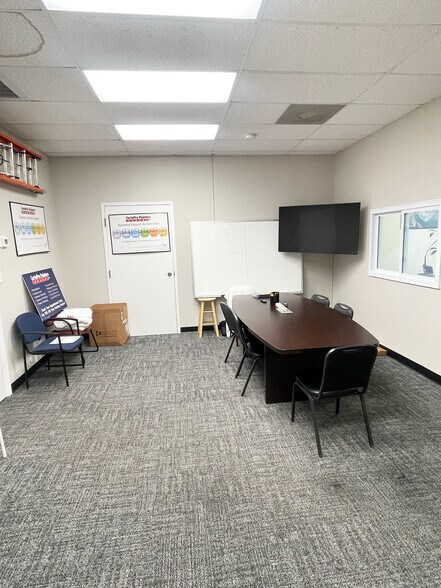 More Photos Of 622 Guilford College Rd, Greensboro Light Manufacturing For Sale