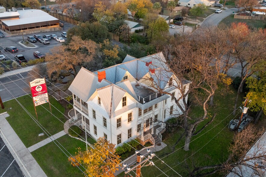 Primary Photo Of 119 Avenue G, Marble Falls Office For Sale