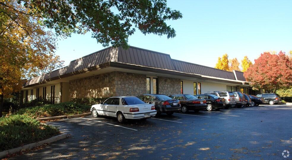 Primary Photo Of 5040 Snapfinger Woods Dr, Decatur Medical For Lease
