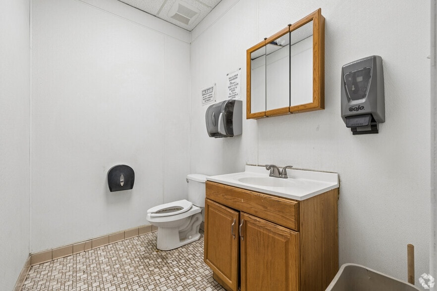 More Photos Of 22 Westmoreland Ave, White Plains Warehouse For Sale