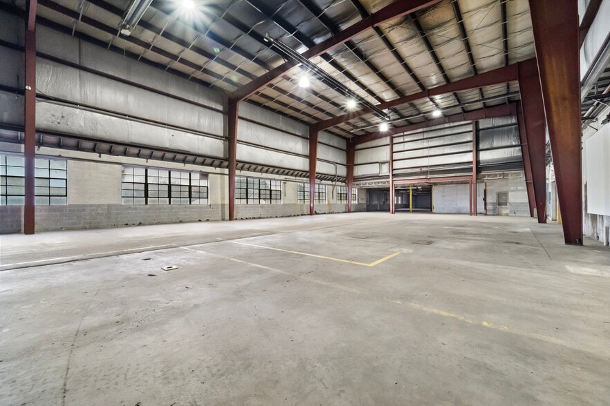 More Photos Of 209 W Main St, Linn Warehouse For Sale
