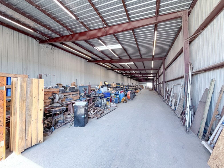 More Photos Of 18740 Goll St, San Antonio Warehouse For Lease