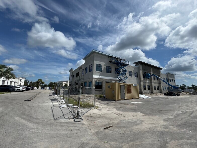 More Photos Of 11530 SW Village Pky, Port Saint Lucie Medical For Lease