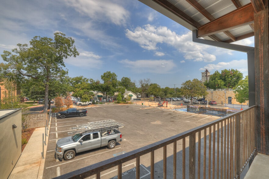 More Photos Of 207 E San Antonio St, New Braunfels Loft Creative Space For Lease