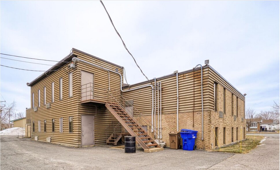 More Photos Of 2100 Boul René-Gaultier, Varennes Service Station For Sale