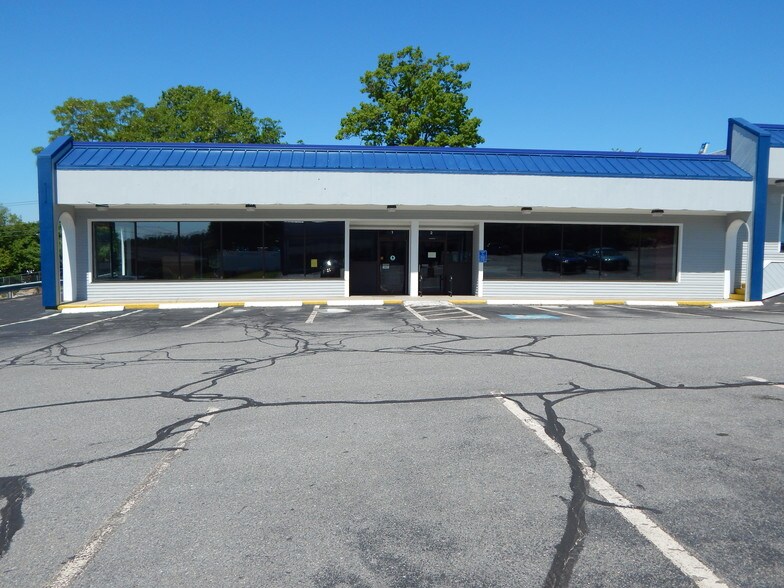 More Photos Of 416 Boston Post Rd E, Marlborough Storefront For Lease