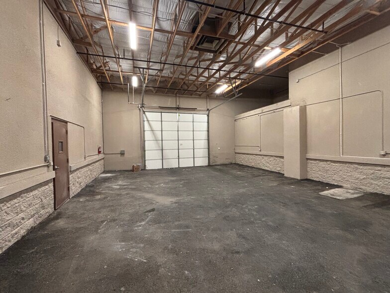 More Photos Of 1107-1119 W Ranch Rd, Tempe Warehouse For Lease