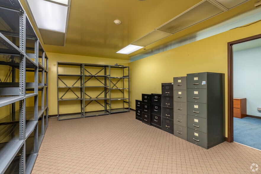 More Photos Of 6650 Cermak Rd, Berwyn Bank For Sale