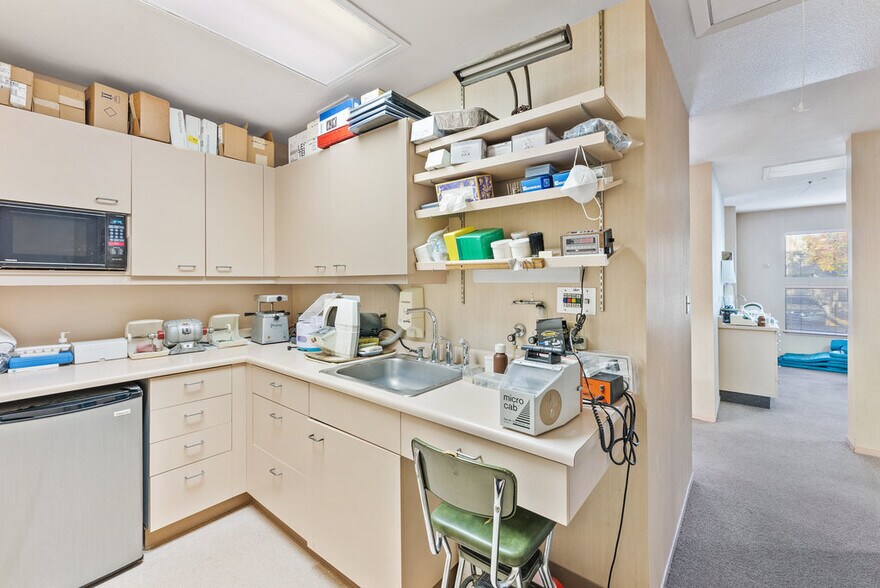 More Photos Of 64 Penny Ln, Watsonville Medical For Sale