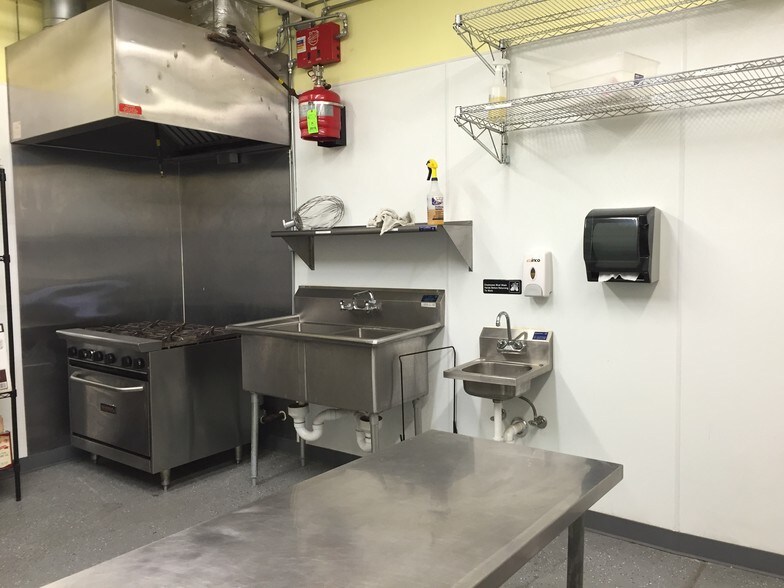 More Photos Of 166-180 S Van Brunt St, Englewood Food Processing For Lease