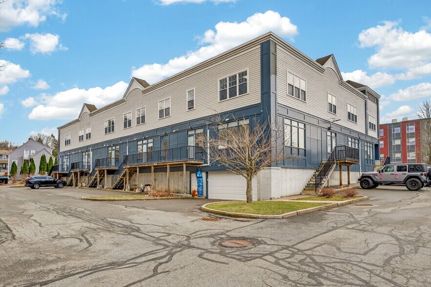 More Photos Of 140 N Franklin St, Holbrook Office For Sale
