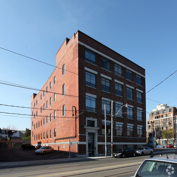 Primary Photo Of 474 Bathurst St, Toronto Office For Lease