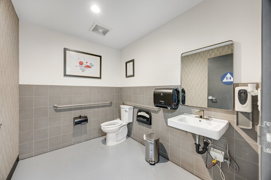 More Photos Of 1626 Piner Rd, Santa Rosa Storefront For Sale