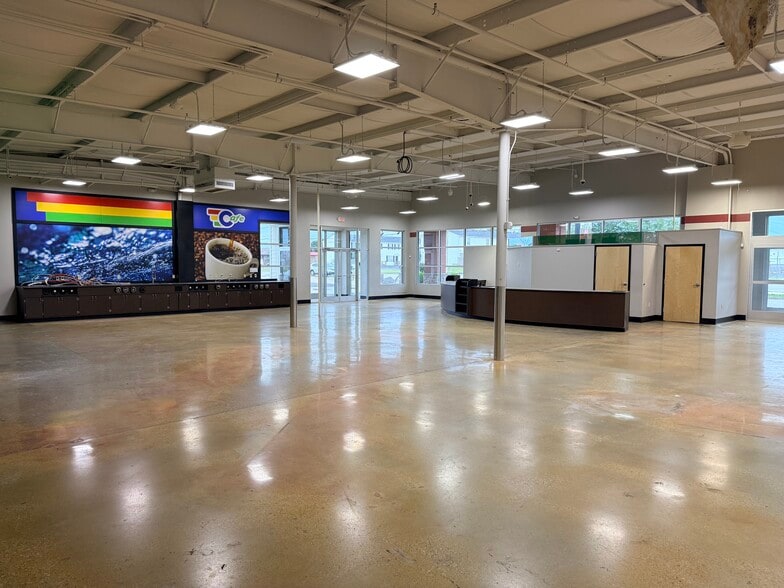 More Photos Of 535 Three Springs Rd, Bowling Green Freestanding For Sale