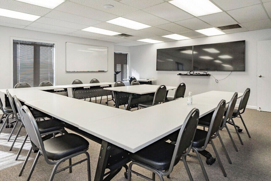 More Photos Of 821 Mt Tabor Rd, New Albany Office For Sale