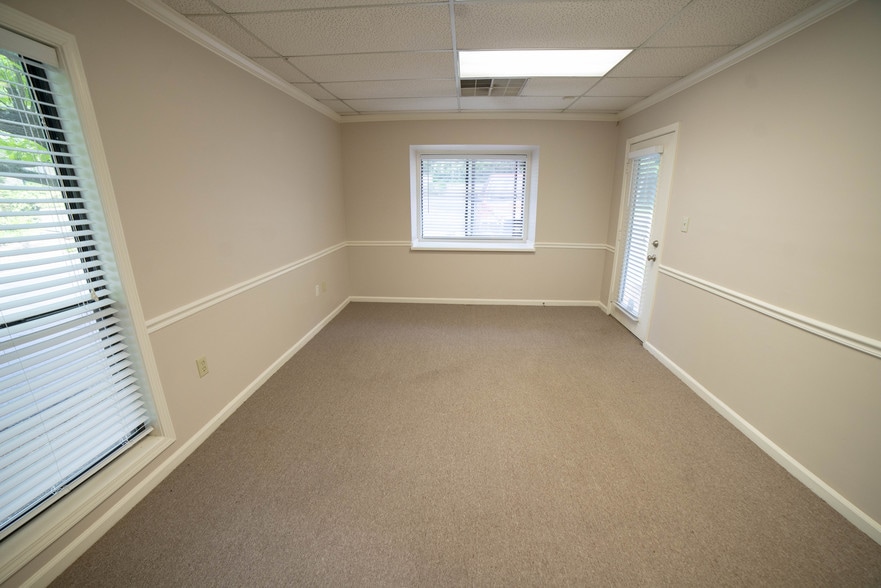 More Photos Of 875 Old Roswell Rd, Roswell Office For Sale