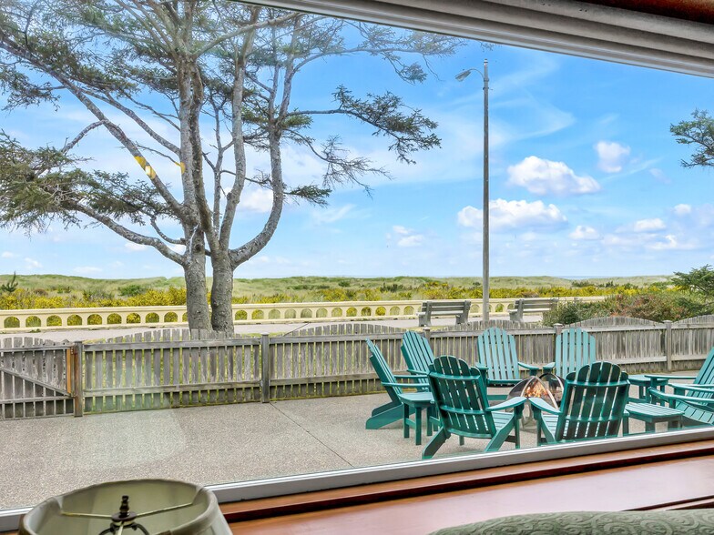 More Photos Of 1021 Promenade, Seaside Specialty For Sale