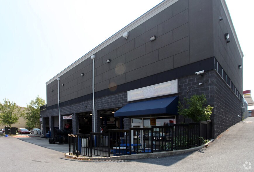 More Photos Of 9871 Main St, Damascus Convenience Store For Lease