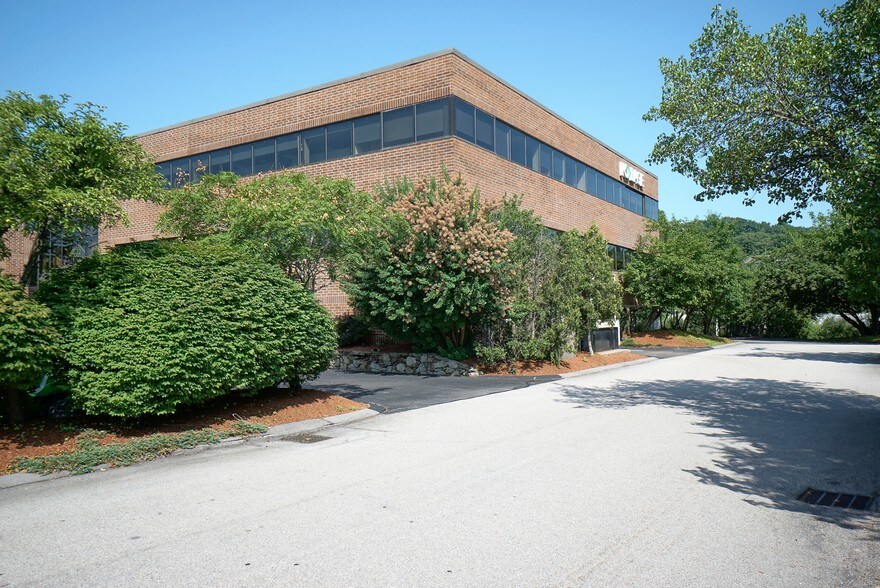 More Photos Of 6 Trafalgar Sq, Nashua Office For Lease