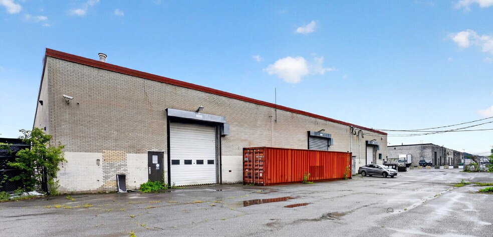 More Photos Of 121-123 Av Labrosse, Pointe-claire Warehouse For Lease
