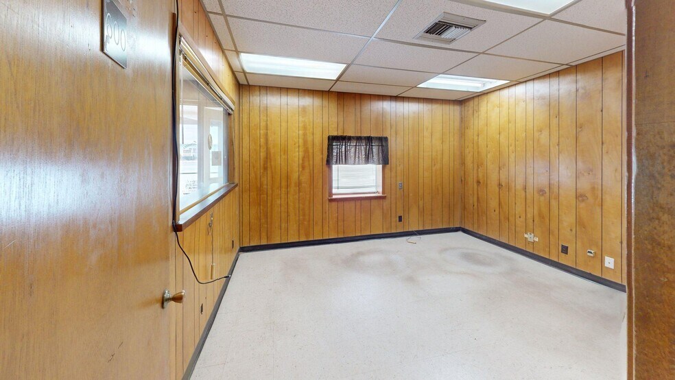 More Photos Of 308 Texas Ave, Eunice Warehouse For Sale