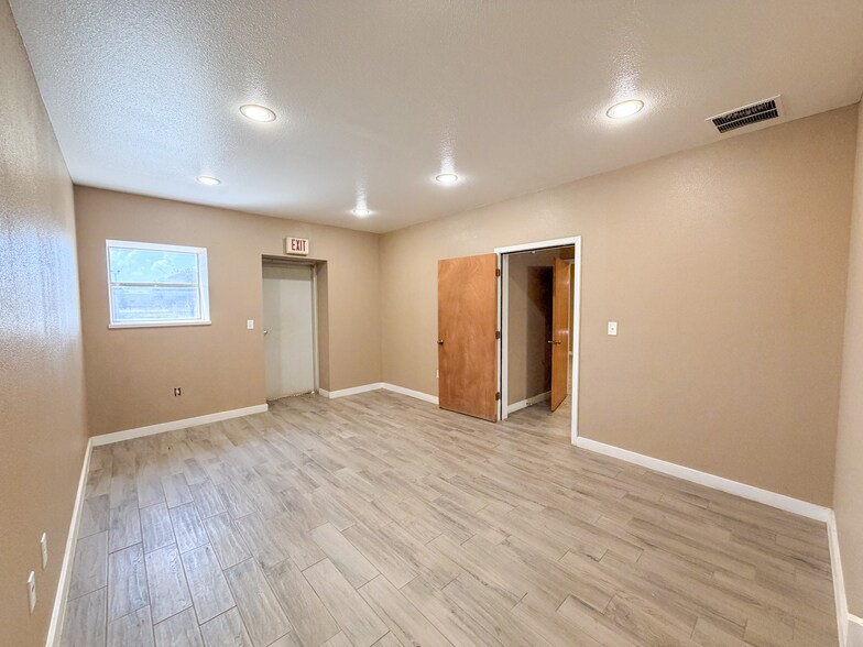 More Photos Of 132 Nell Deane Blvd, Schertz Warehouse For Lease