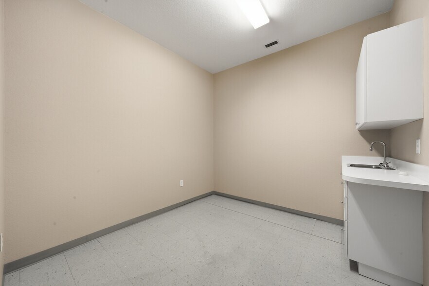 More Photos Of 401 W Interlake Blvd, Lake Placid Office For Sale