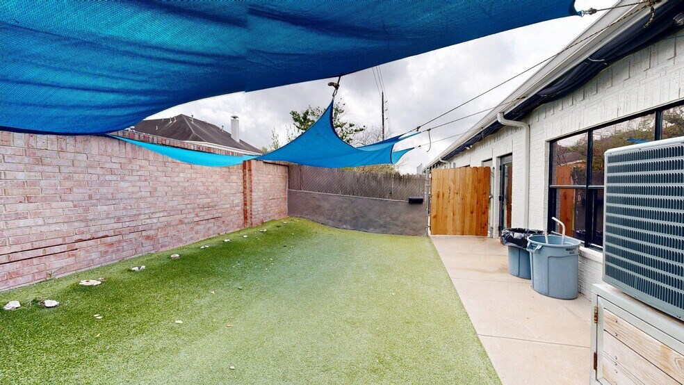 More Photos Of 3663 S Dairy Ashford Rd, Houston Veterinarian Kennel For Sale
