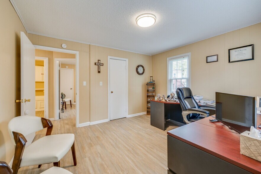 More Photos Of 1119 N Main Ave, Erwin Medical For Sale