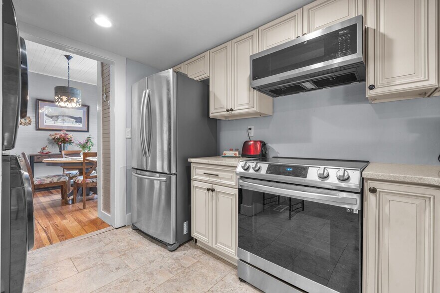 More Photos Of 3084 W Main St, Claremont Office For Sale