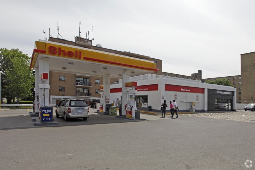 Primary Photo Of 4926 Bathurst St, Toronto Convenience Store For Sale