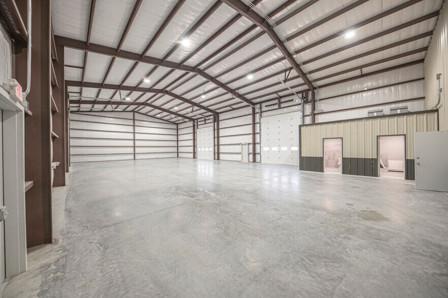 More Photos Of 16571 W Basin S, Odessa Warehouse For Sale