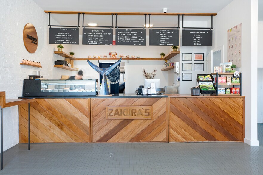 More Photos Of 105-107 Newtown Ln, East Hampton Storefront Retail Residential For Sale