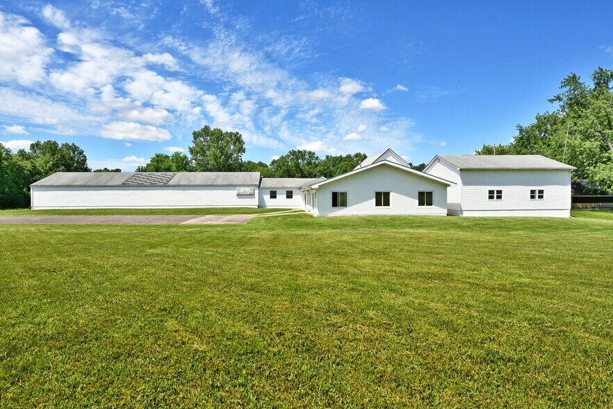 Primary Photo Of 4085 Herner County Line Rd, Southington Showroom For Sale