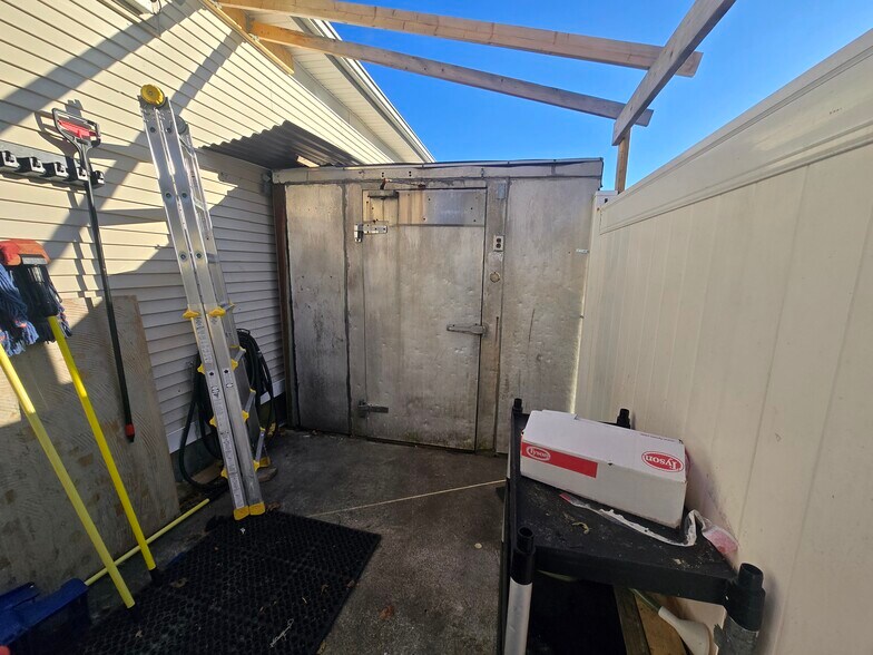 More Photos Of 48 School St, Lincoln Restaurant For Sale