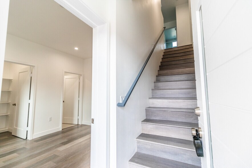 More Photos Of 1818 Thurman Ave, Los Angeles Apartments For Sale