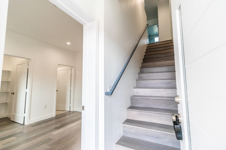 More Photos Of 1818 Thurman Ave, Los Angeles Apartments For Sale