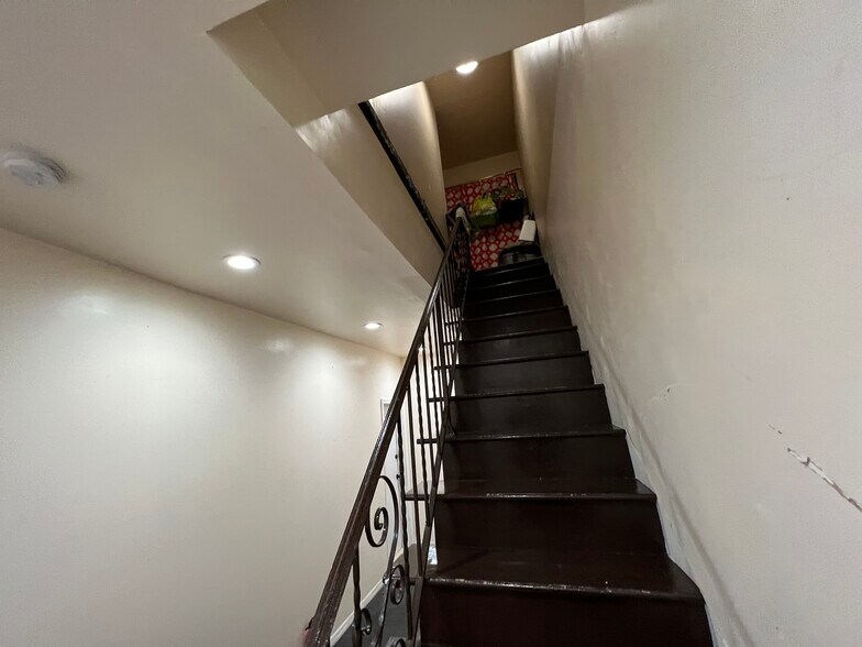 More Photos Of 839 Elizabeth Ave, Elizabeth Storefront For Sale