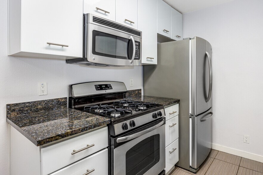More Photos Of 7230 Franklin Ave, Los Angeles Apartments For Sale