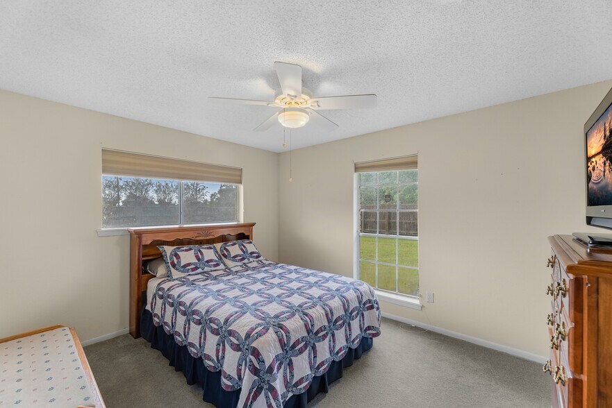 More Photos Of 7315 Pine St, Manvel Industrial For Sale