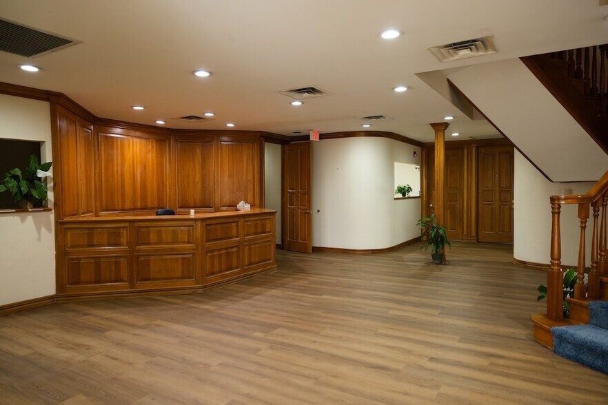 More Photos Of 10225 W Thunderbird Blvd, Sun City Medical For Sale
