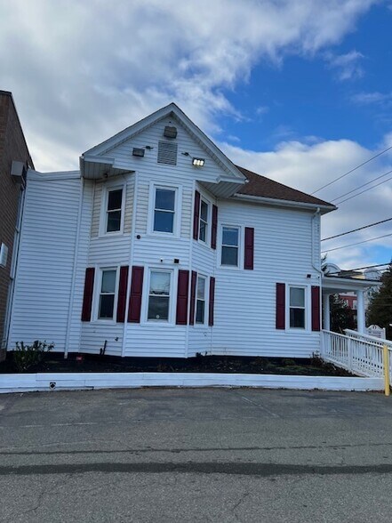 More Photos Of 415 E Diamond Ave, Gaithersburg Office Residential For Lease