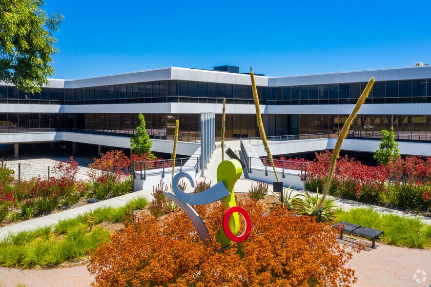 More Photos Of 10050 N Wolfe Rd, Cupertino Office For Lease